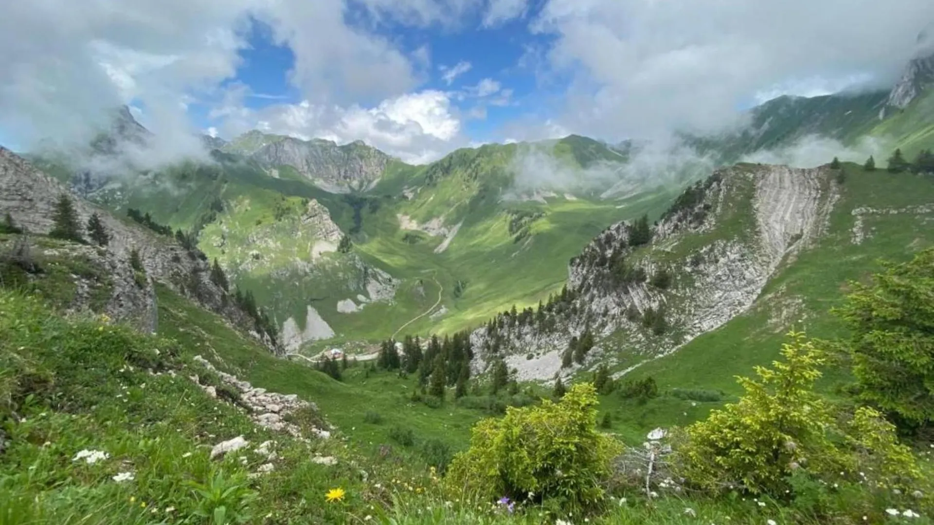 Spacious Chalet Near The Ski Area Saint-Jean-dʼAulps Fransa